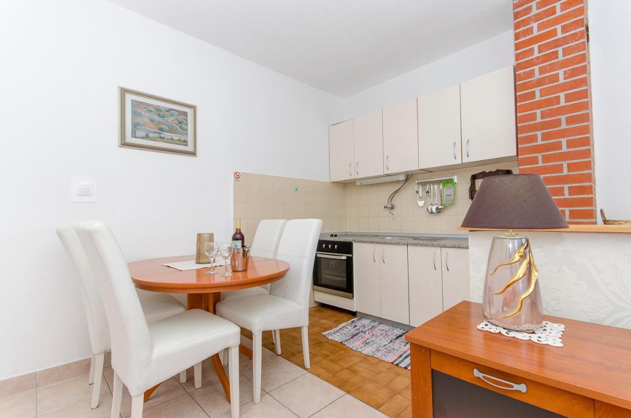 Apartments Derado Supetar Exterior photo