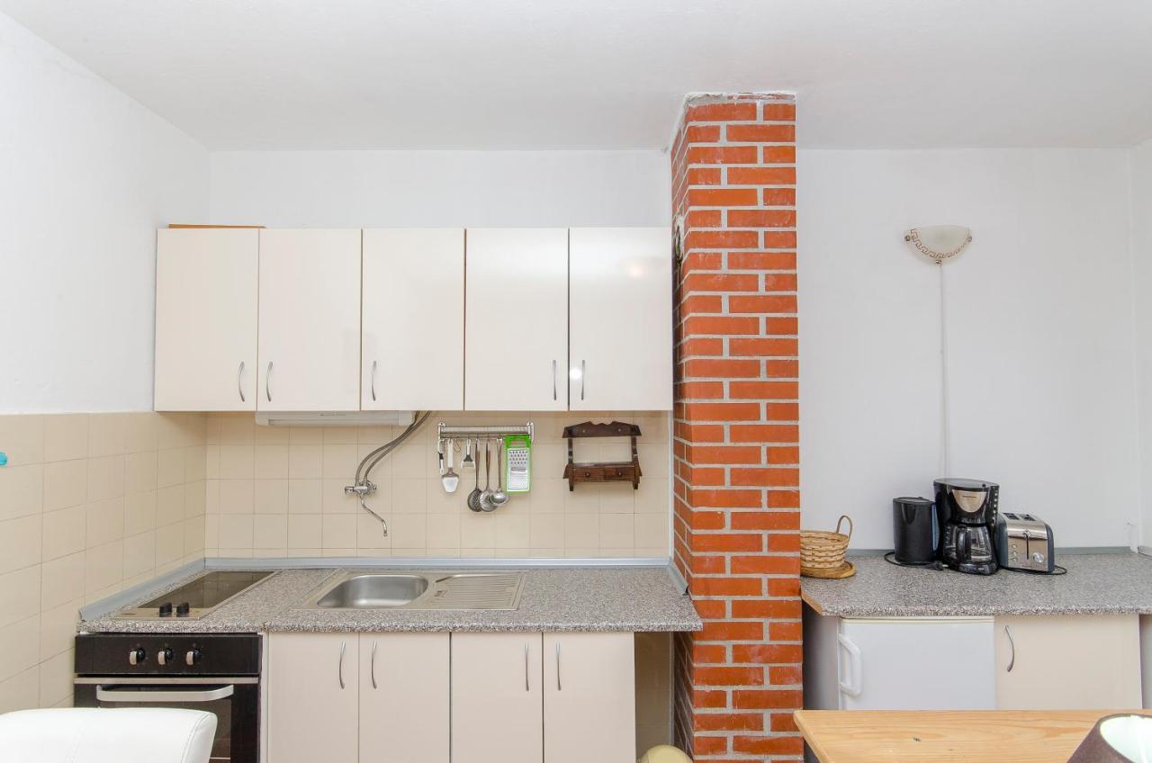 Apartments Derado Supetar Exterior photo