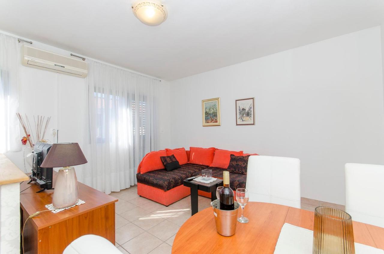 Apartments Derado Supetar Exterior photo