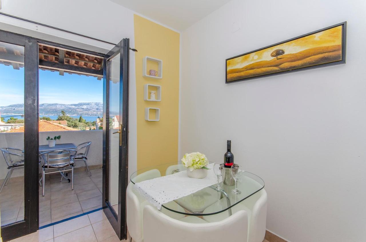 Apartments Derado Supetar Exterior photo