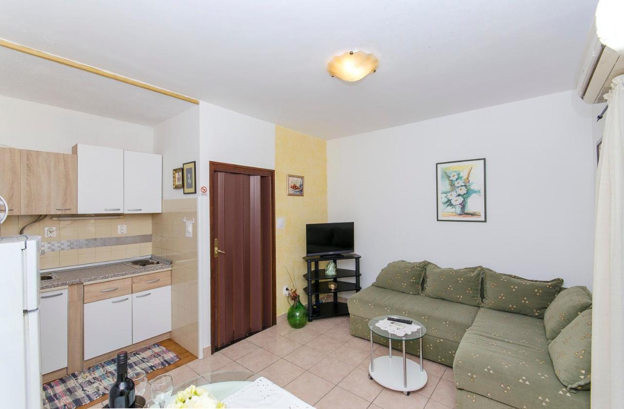 Apartments Derado Supetar Exterior photo
