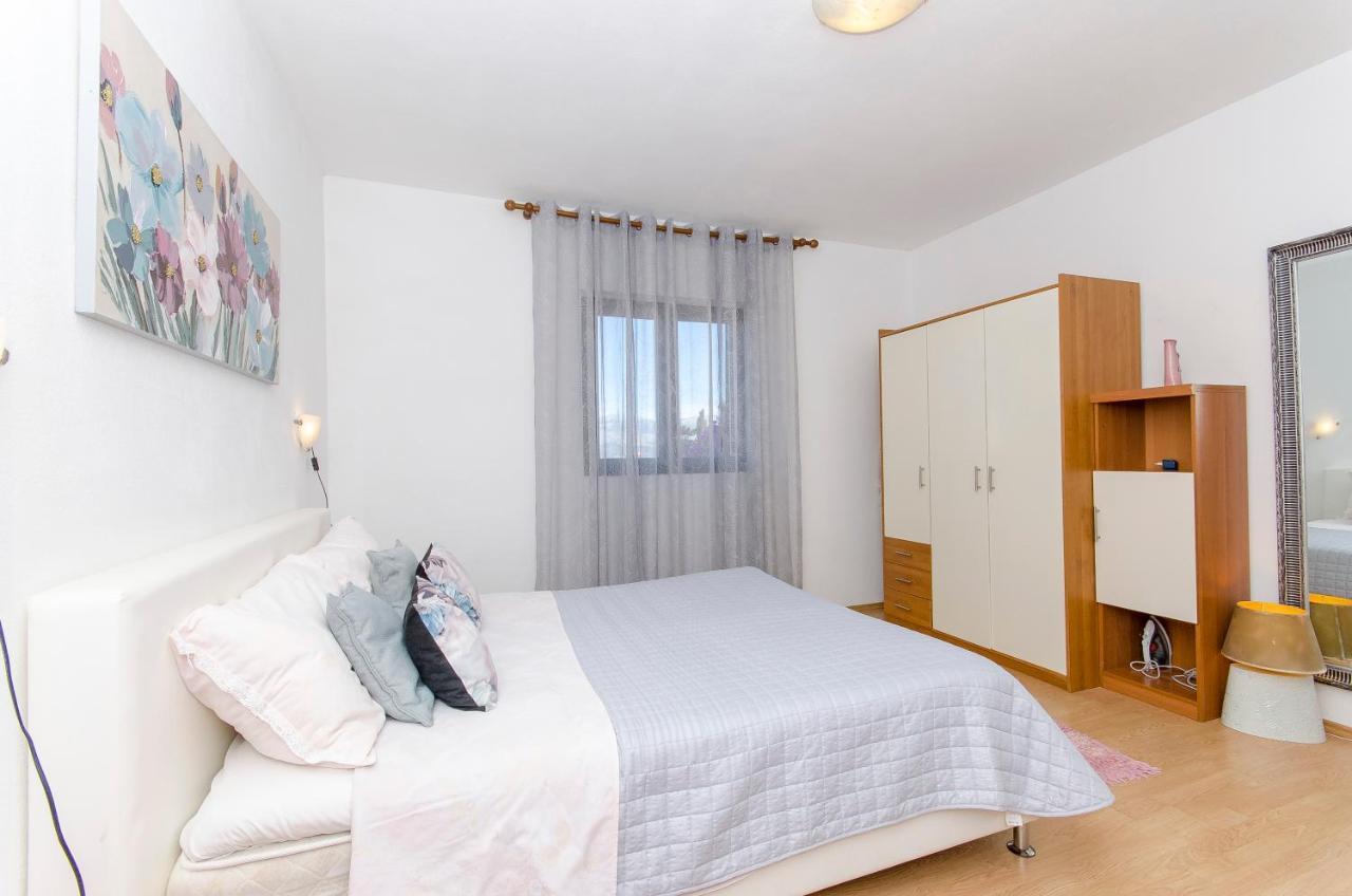 Apartments Derado Supetar Exterior photo