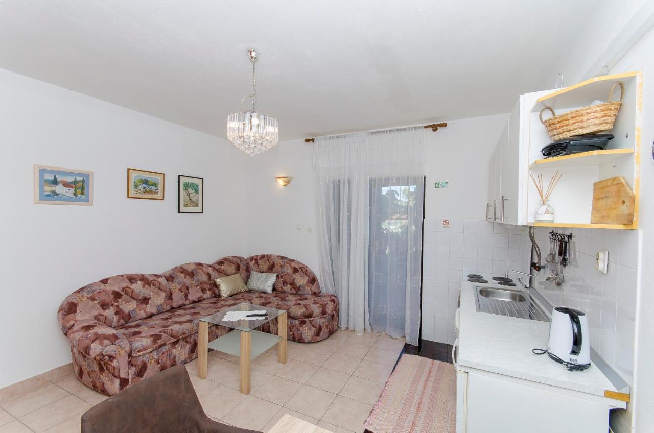 Apartments Derado Supetar Exterior photo