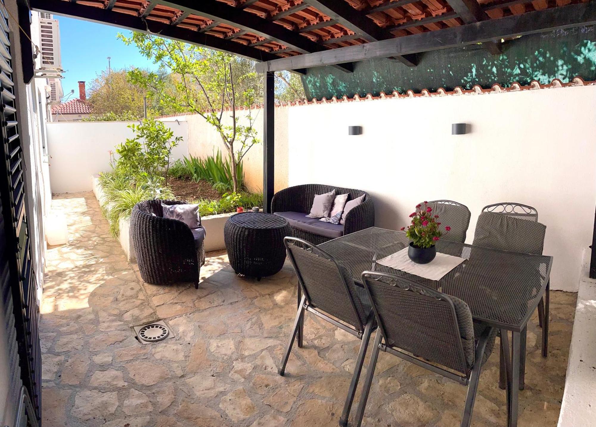 Apartments Derado Supetar Exterior photo